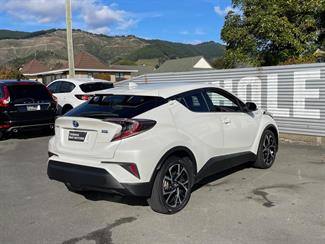 2017 Toyota C-HR - Thumbnail