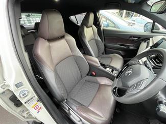 2017 Toyota C-HR - Thumbnail