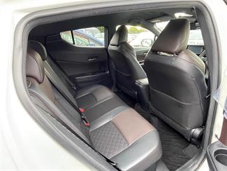 2017 Toyota C-HR - Thumbnail