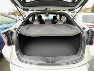 2017 Toyota C-HR - Thumbnail
