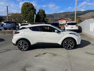 2017 Toyota C-HR - Thumbnail