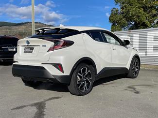 2017 Toyota C-HR - Thumbnail