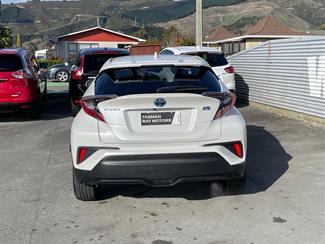 2017 Toyota C-HR - Thumbnail