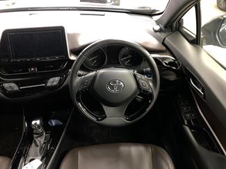 2017 Toyota C-HR - Thumbnail