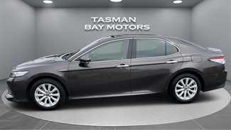 2017 Toyota Camry - Thumbnail
