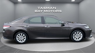 2017 Toyota Camry - Thumbnail