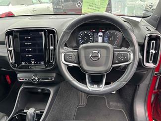 2020 Volvo XC40 - Thumbnail