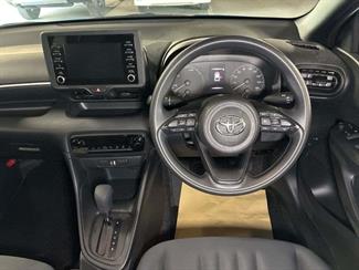2023 Toyota Yaris - Thumbnail