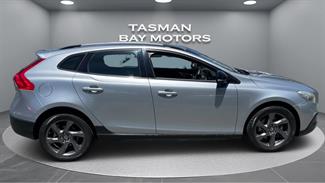 2014 Volvo V40 - Thumbnail