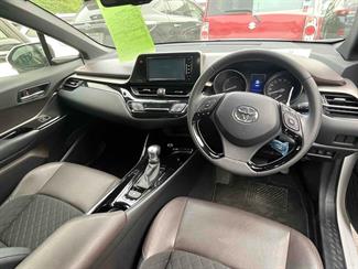 2017 Toyota C-HR - Thumbnail